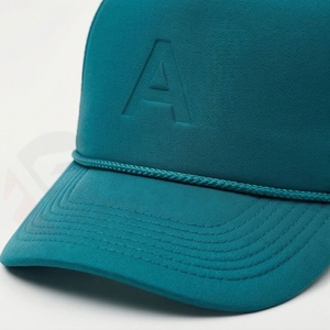 หมวกแก๊ปสีฟ้าอมเขียว ตาข่ายด้านหลัง ปักอักษรย่อด้านหน้า สินค้าคุณภาพดี เหมาะกับฤดูร้อน สวมใส่สบาย สไตล์ผู้หญิง - Product Image 4