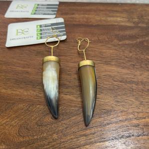 Pendiente nuevo Cuerno de búfalo natural Hecho a mano Negro Color aleatorio Pendientes de dientes grandes Combinación de latón y Cuerno Joyería tribal Bohemia - Product Image 4