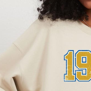 Sweat-shirt col rond personnalisé style universitaire, pull en polaire oversize avec patch brodé, vêtement décontracté streetwear - Product Image 4