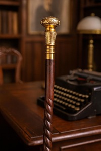 Bâtons de marche rustiques modernes en bois naturel écologique avec poignée en laiton poli, idéaux pour les cadeaux - Product Image 4