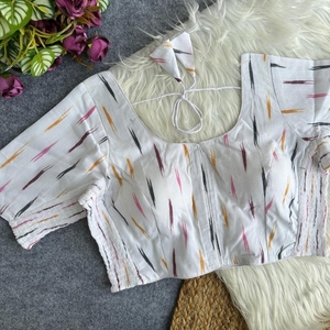 Chemise en coton premium pour femmes, imprimé Ajrakh Kamli, avec motif tissé sur toute la surface, par Royal Export, au prix de gros - Product Image 2