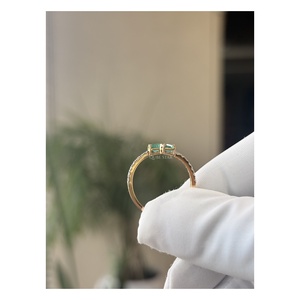 Anillo Minimalista con Diamante Cultivado en Laboratorio con Corte Esmeralda de 0.20 Ct, Gema Verde Doble, Joyería Fina para Mujer, Elaborado en Oro Sólido de 14 Quilates - Product Image 5