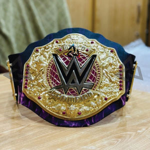 Cinturón de Campeonato Mundial de Lucha Libre Personalizado R-H-E-A R-I-P-L-E-Y W-W-E – Placas Doradas Premium con Correa de Cuero Negro - Product Image 2