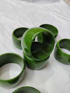 Bracelets en résine faits à la main, forme ronde, couleur noir et vert, bijoux d'art de collection, technique de moulage - Product Image 2