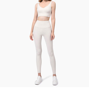Conjunto de Yoga para Mujer, Fabricado en Fábrica de Ropa Deportiva, Alta Calidad, Material Duradero y Transpirable, Disponible en Stock - Product Image 1