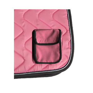 Fabricant de tapis de selle pour chevaux de saut d'obstacles, proposant des tapis de selle offrant des performances d'absorption des chocs pour les sports équestres de compétition - Product Image 2