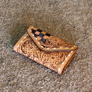 กระเป๋าสตางค์ผู้หญิงหนังแท้สไตล์วินเทจกันน้ำป้องกันการโจรกรรมของขวัญส่วนบุคคลฝาครอบคลัทช์ทำด้วยมือจำนวนมาก - Product Image 1