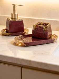 Ensemble d'accessoires de salle de bain en résine marbrée bordeaux et or, collection de luxe de porte-savon et plateau - Product Image 3