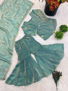 Conjunto de Sharara y Dupatta de Seda Pesada con Diseño Moderno para Fiestas - Product Image 4