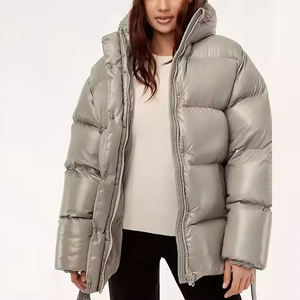 Chaqueta Corta Acolchada para Mujer, Diseño Nuevo y Moderno, Chaqueta Acolchada de Invierno Personalizada de Alta Calidad con Cierre y Protección Contra el Viento - Product Image 3