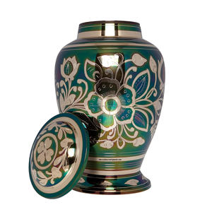 Urnes funéraires en laiton de style américain personnalisées en gros pour cendres humaines - Souvenir durable avec motifs personnalisables - Product Image 1