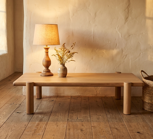 Mesa de Centro de Madera de Teca Kanzia de Diseño, Construcción Auténtica en Madera Sólida, Patas Cilíndricas Artísticas, Duradera, Ecológica y Minimalista - Product Image 1