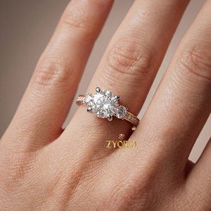 แหวนหมั้นเพชรทรงคุชชั่นคัท เพชรเลี้ยงในห้องปฏิบัติการ ทอง 14K 18K รับรองโดย IGI แหวนแต่งงานแบบโซลิแทร์สำหรับผู้หญิง เครื่องประดับเจ้าสาวสุดหรู - Product Image 4