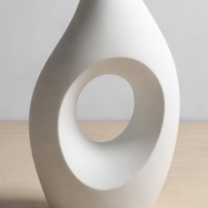 Vase à fleurs de luxe en métal doré de haute qualité, design abstrait évidé artisanal élégant, pièce maîtresse moderne pour la décoration intérieure (unité) - Product Image 6