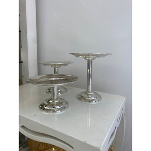 Base de Metal Compatible con Soporte para Pastel, Diseño de Base Metálica con Acabado de Latón, Hecho de Aluminio, Ideal para Hogar, Oficina y Fiestas - Product Image 1