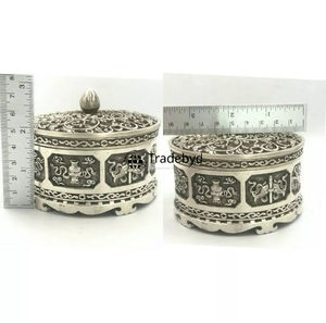 Caja de Almacenamiento de Metal Artesanal, Elegante Caja Decorativa de Sobremesa por Tradebyd - Product Image 3