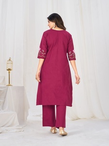 Ensemble Kurti Anarkali en coton brodé magenta avec pantalon et dupatta pour femme – Tenue décontractée traditionnelle coupe ample - Product Image 4
