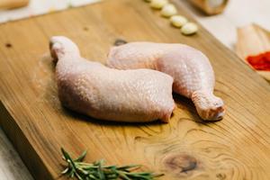 Pollo Congelado IQF Entero, Carne de Aves de Corral de la MEJOR CALIDAD, 3 AÑOS de Vida Útil, Suministro a Granel para Servicios de Alimentos al por Mayor - Product Image 5