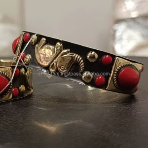 Bracelet manchette réglable en laiton écologique, fait main, personnalisable avec perles, bijou de déclaration élégant - Product Image 1