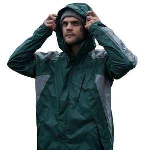 Veste de pluie de style rue imperméable pour l'hiver avec logo personnalisé de haute qualité brodé de coutures légères pour hommes - Product Image 1
