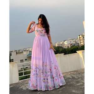 Vestido de Chifón de Diseñador para Fiesta, Hermoso Estampado Floral, Elegante Look de Noche - Product Image 4