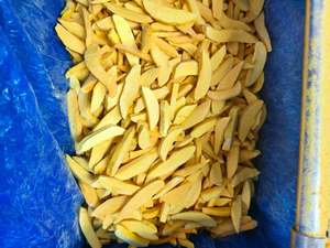 Tranches de mangue vietnamienne séchée à l'air, faible en gras, sucrée, semi-molle, prête à consommer, pour la vente en gros, au détail et la restauration - Product Image 2