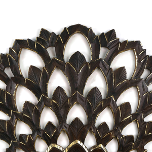 Décoration murale en bois sculpté à la main, motif tête de roi balinaise, lotus et demi-lune, en bois d'ingénierie, finition antique noir et or - Product Image 4