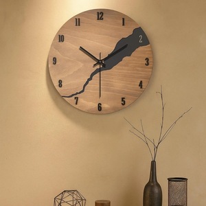 Horloge murale ronde en bois, design géométrique abstrait, quartz silencieux, style rustique, décoration de salon - Product Image 3