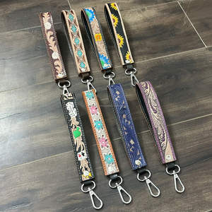 Porte-clés en cuir véritable fait main de haute qualité, gravé sur mesure, style vintage, porte-clés en cuir de vache fait main pour femmes - Product Image 5