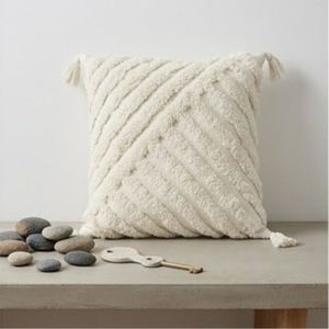 Housse de coussin carrée brodée avec pompons, style bohème, coton bio, décoration intérieure, pour vente en gros - Product Image 3