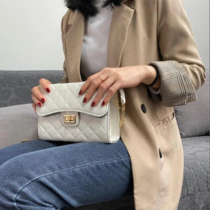 Sac à main de luxe pour femme en cuir véritable durable, forme carrée, avec chaîne, sac à bandoulière tendance pour femme, personnalisable - Product Image 1