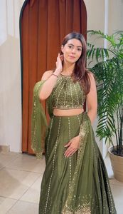 Lehenga Choli, Traje Tradicional Indio para Bodas, Bellamente Diseñado con Lentejuelas, para Ocasiones y Eventos Especiales para Mujeres - Product Image 4