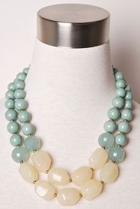 Collar con Colgante Hecho a Mano con Diseño de Paz y Estilo Lindo de Resina APEX ALIGN con Cadena de Cuentas para Mujer - Product Image 2
