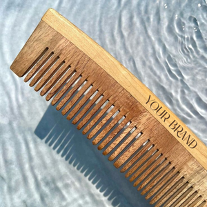 Peine para el cabello de madera natural hecho de madera de Neem para peinar el cabello y masajear el cuero cabelludo - Product Image 1