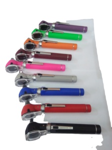 Otoscopio de Bolsillo Mini con Fibra Óptica y Luz LED, Construcción de Acero, Alimentado por Electricidad, para Diagnóstico Médico - Product Image 4