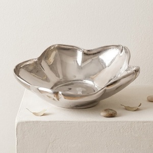 Ciotola Decorativa Artigianale a Forma <span class=keywords><strong>di</strong></span> Fiore <span class=keywords><strong>di</strong></span> Magnolia in Alluminio Pressofuso, Elegante Centrotavola Metallico Argento per Arredamento Casa, Ciotola per Frutta - Product Image 1