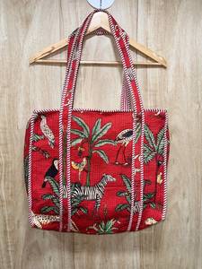Sac fourre-tout matelassé en coton imprimé à la main avec fermeture éclair, sac à bandoulière réutilisable pour le shopping et les voyages - Product Image 1