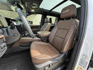 Obtenez le SUV familial d'occasion 2025 Premium 3 rangées, modèle High Country Performance - Product Image 4
