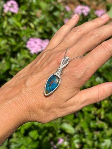NIKHIL GEMS Élégant Pendentif Vintage en Cristal d'Azurite Shattuckite Fait Main en Argent Sterling, Bijou de Guérison, Cadeau pour Elle, Fiançailles - Product Image 4