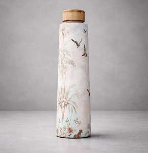 Bouteille d'eau en cuivre à motif floral avec base martelée, portable, pour l'extérieur, avec bienfaits ayurvédiques et yoga, bouteille en cuivre - Product Image 1