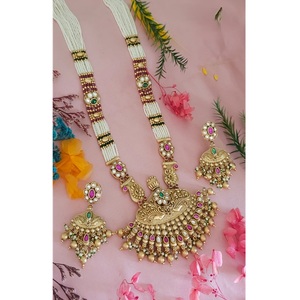 Ensemble collier et boucles d'oreilles en laiton plaqué or de qualité supérieure, serti de moissanite, pour femmes, collection pour mariage - Product Image 1