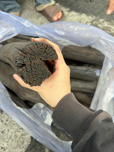 Charbon de bois naturel de mangrove |   Combustion propre et chaleur longue durée |   Fournisseur Vietnamien - Product Image 3