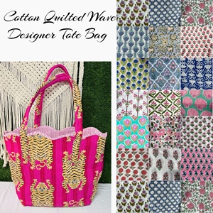 Bolso tote floral reversible acolchado personalizado de moda con patrón de ondas, bolso de compras con parte superior abierta, bolso de hombro ecológico para el mercado. - Product Image 5