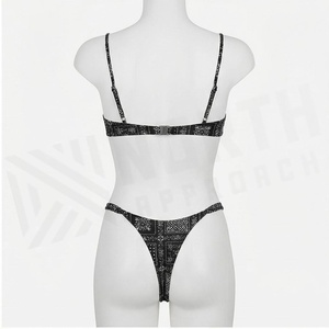 Ensemble bikini 2 pièces imprimé bandana noir pour femme avec bas de maillot string et haut bandeau, maillot de bain extensible - Product Image 2