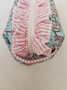 Bolsa Cosmética Moderna Ecológica Acolchada de Algodón con Volantes, Organizador de Maquillaje, Lápiz Labial y Loción (Estilo Rajasthani, Capacidad 0-1L) - Product Image 3