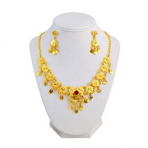 ชุดสร้อยคอผู้หญิงดีไซน์ใบไม้ประดับเพชรซิร์คอนชุบทองหรูหราทันสมัย พร้อมต่างหูแบบห้อยเข้าชุด สายสร้อยแบบเชือก 16 นิ้ว รุ่น 53029 - Product Image 1