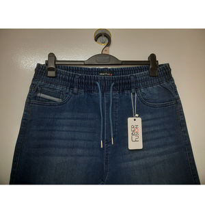 Shorts en jean premium pour homme avec tissu extensible, coupe ajustée confortable, décontracté, pour l'été, durable, élégant, indispensable pour la mode quotidienne - Product Image 2