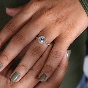 Bague de fiançailles vintage en or rose 18 carats serti halo de grappes de diamants créés en laboratoire or jaune massif 14 carats diamant d'anniversaire à la mode - Product Image 1