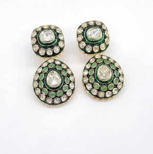 ต่างหูทองเหลืองชุบทองแบบหยดน้ำ ประดับมินาการี รุ่น 06945Kundan สำหรับผู้หญิง สวมใส่ในงานแต่งงาน งานปาร์ตี้ หรืองานเฉลิมฉลองต่างๆ - Product Image 3