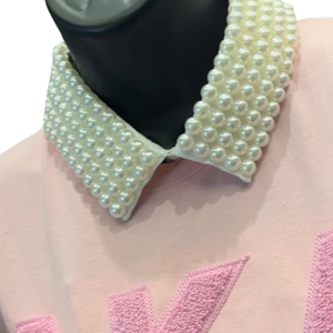 Camiseta AKA Pink Pink Chenille para mujer, camiseta con letras griegas bordadas y cuello de perlas, Top informal de cuello redondo de primera calidad, alta calidad - Product Image 5